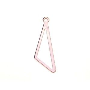 Pendentif triangle allongé évidé 28 x 9.5mm DORÉ x1