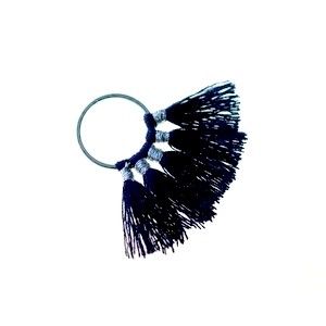 Anneau 5 pompons 14x30mm ARGENTÉ/BLEU MARINE x1