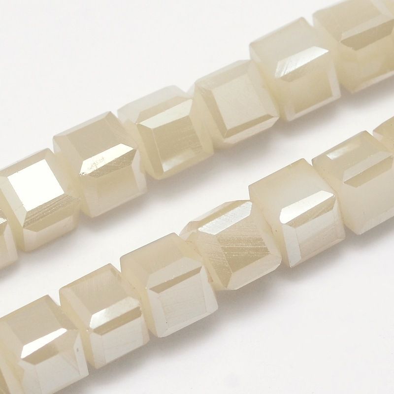 Cube facetté 2.5mm fil de 45cm GRIS