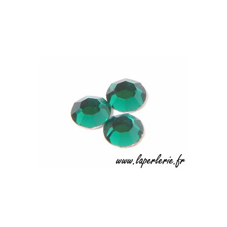Strass à coller 4 mm EMERALD x30  - 1