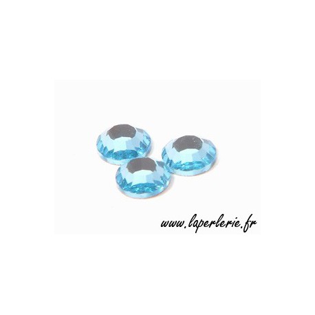Strass à coller 4 mm AQUAMARINE x30  - 1