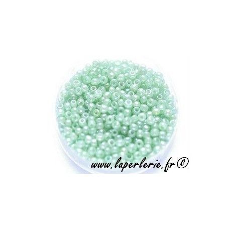 Rocaille 2.5mm VERT JADE LUSTRé, mesure de 12.5gr environ 500 perles.  - 1