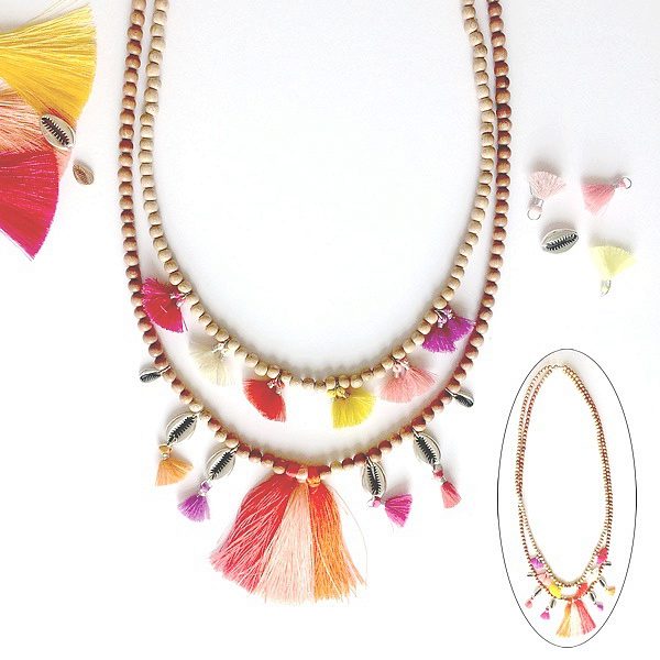 Sautoir en bois et pompons