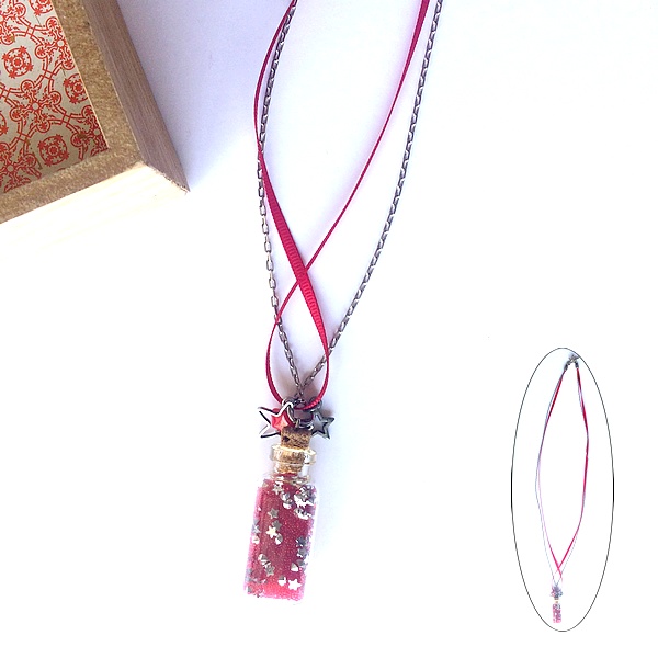 Collier bouteille rouge